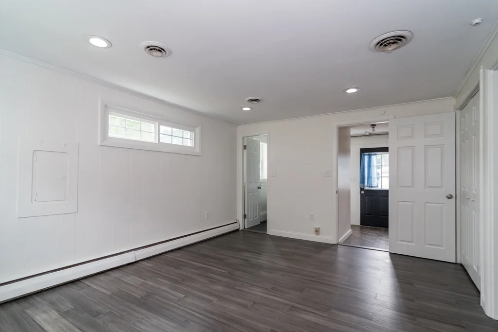 22 Wethersfield Rd, Natick