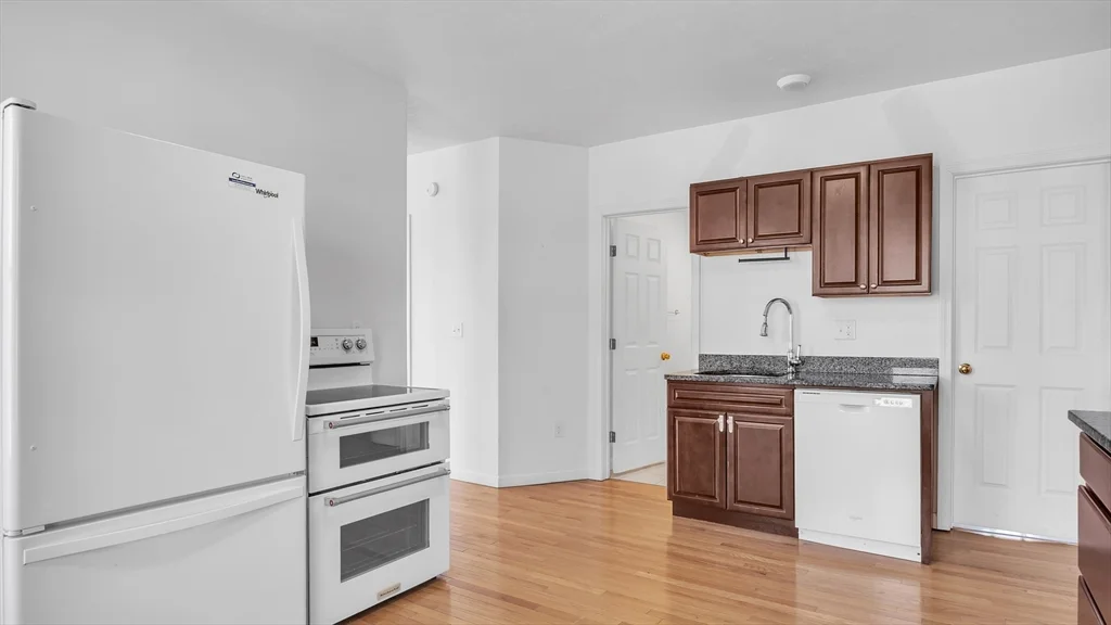 1442 Main St, Worcester