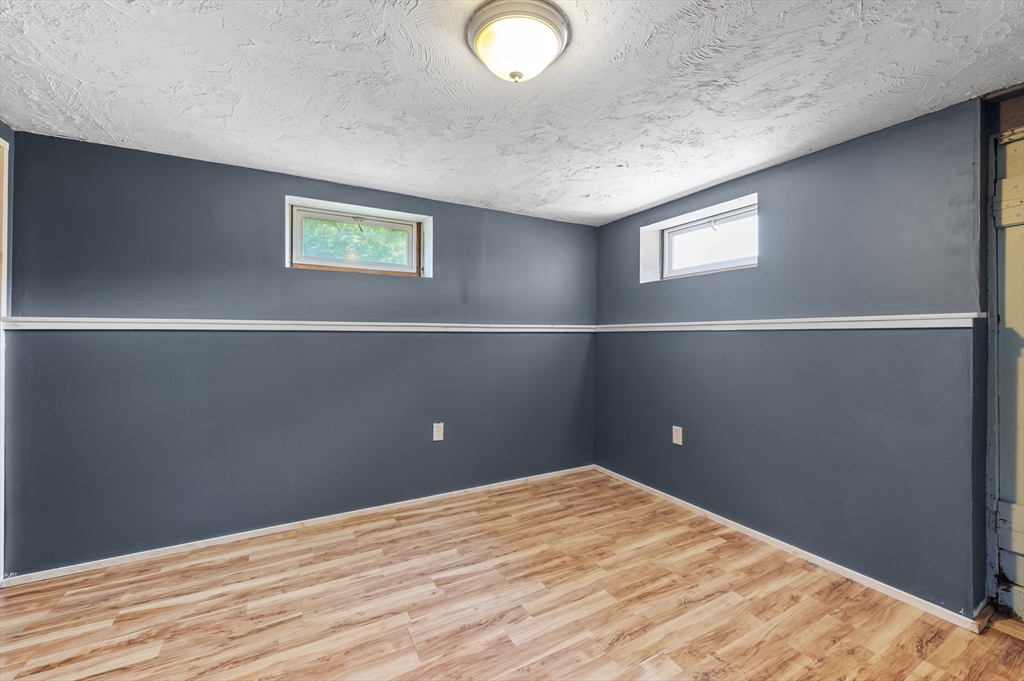 8 Beekman St, Fitchburg