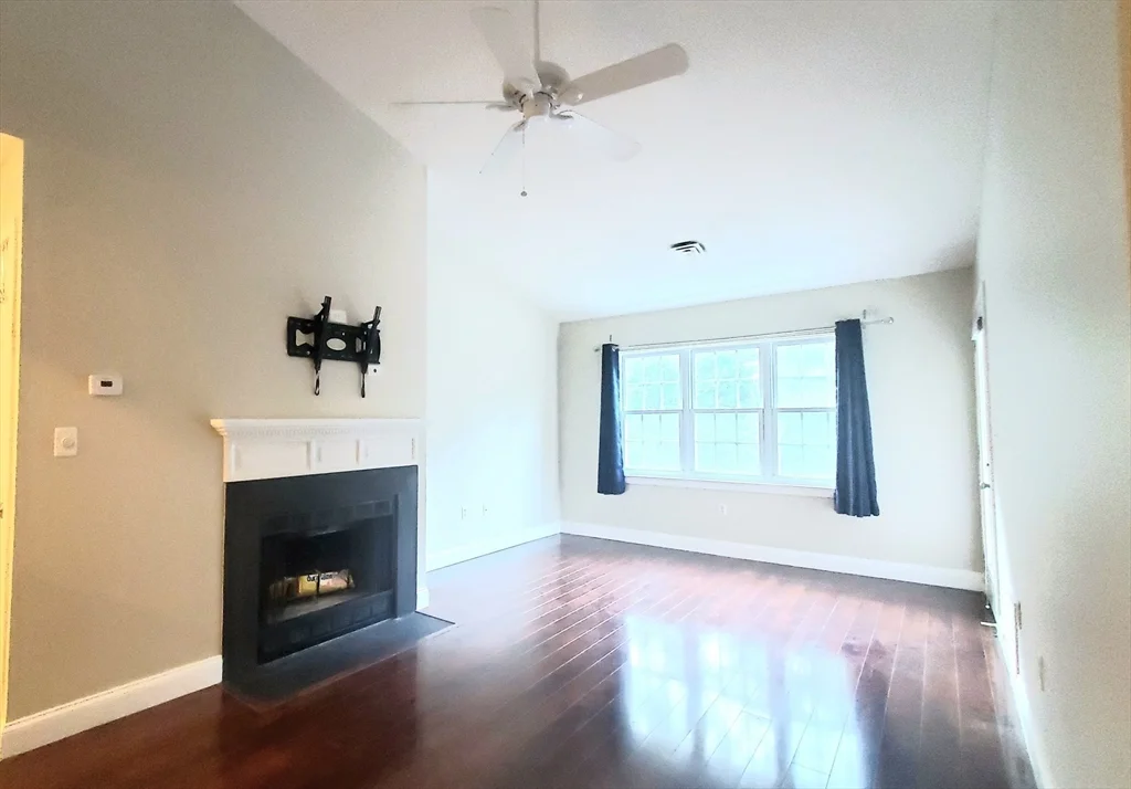 650 Brookside Dr, Andover