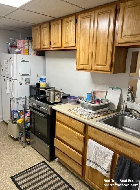 1061 Beacon St, Longwood
