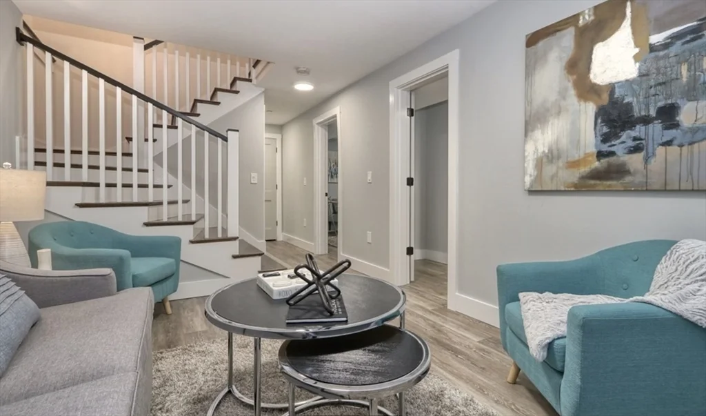 15 W Bellflower, Dorchester