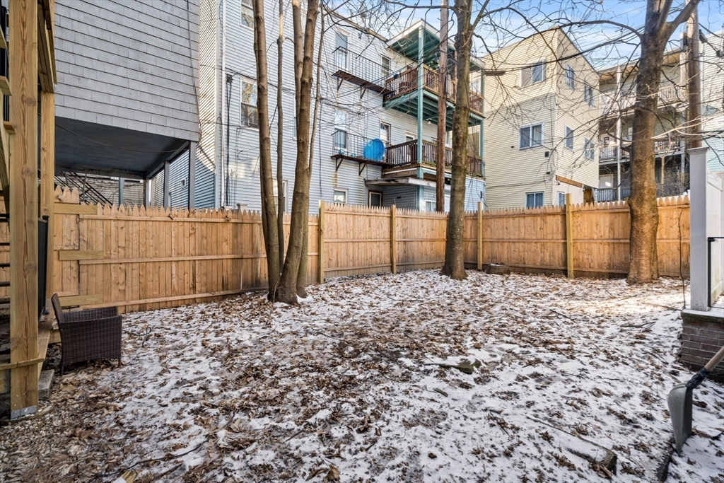 308 Saratoga St, Boston