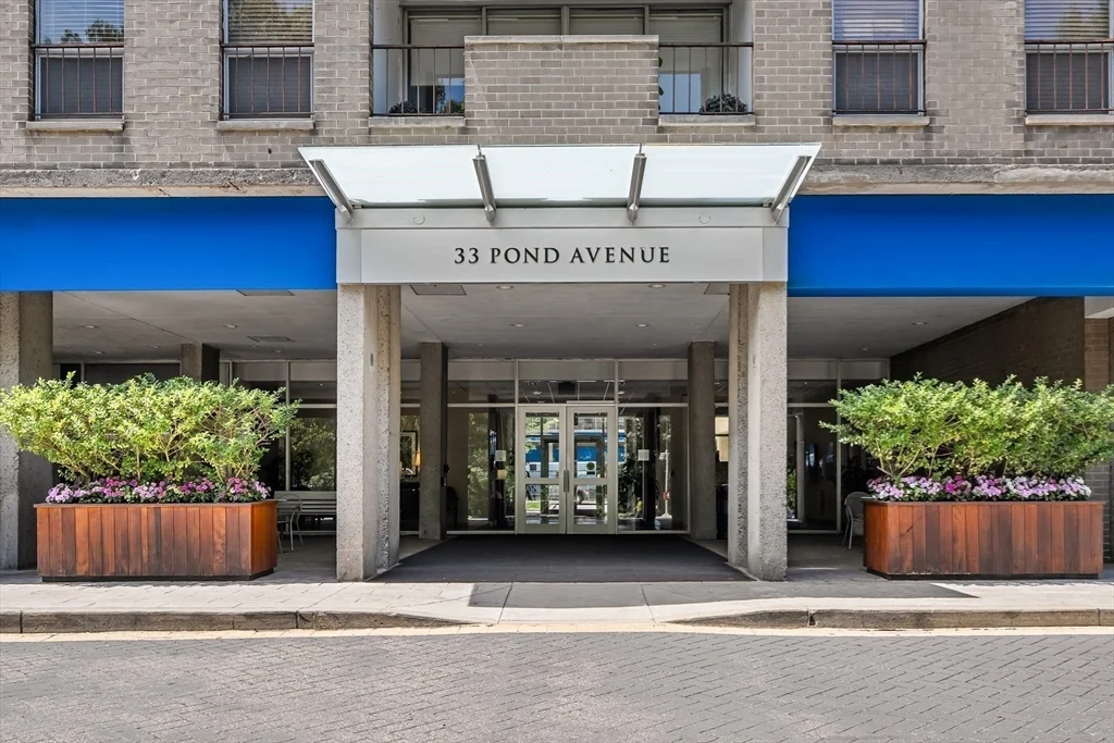 33 Pond Ave, Brookline Village