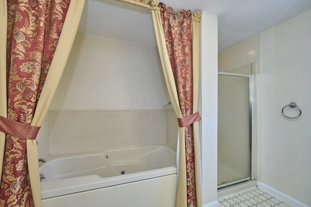 7 Gibbs Valley Path, Framingham