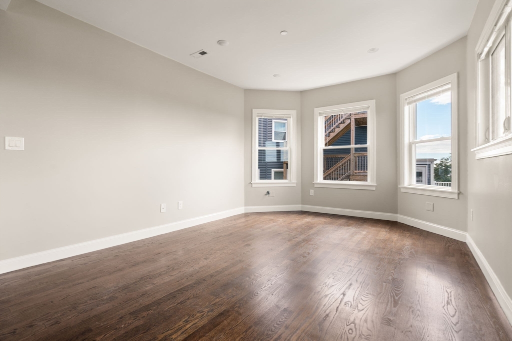 89 Summit Ave, Winthrop