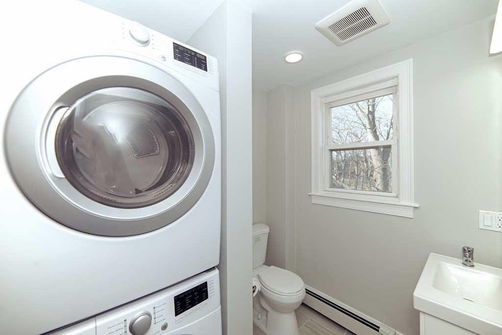 10 Duffley Ct, Chestnut Hill