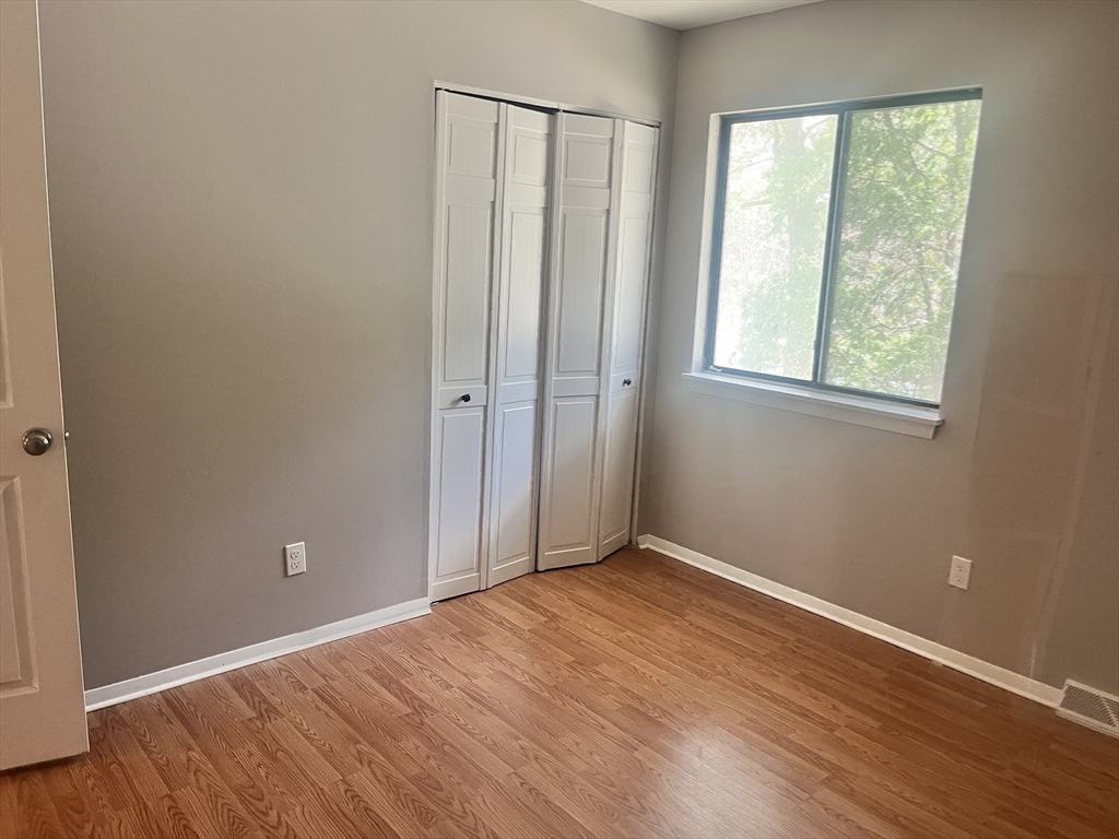 555 Russell Rd, Westfield