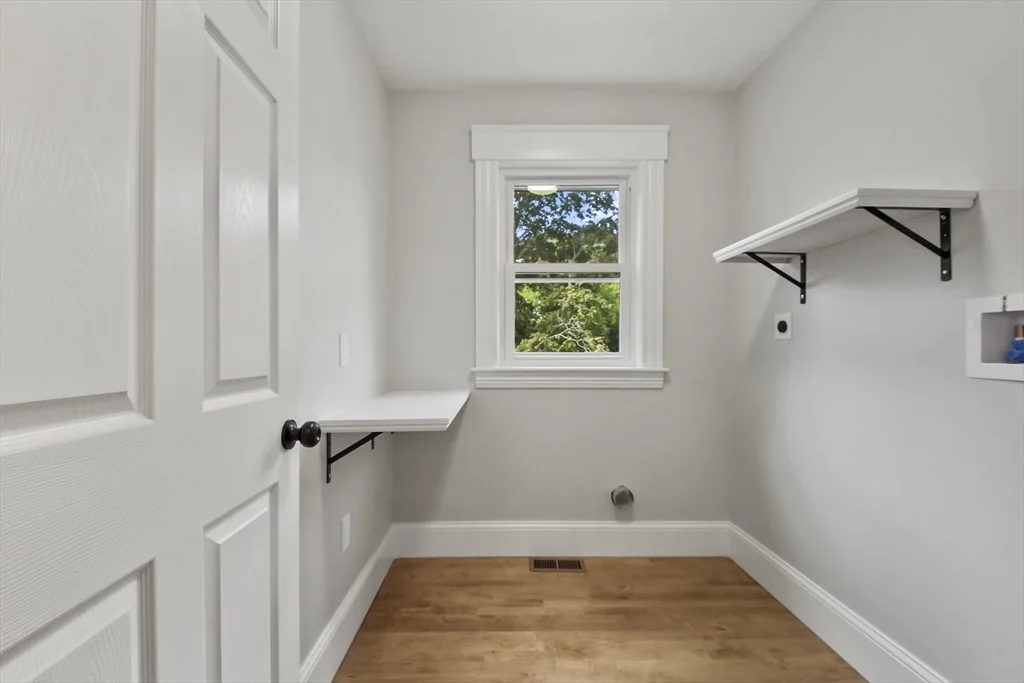 10 Cain Ave, Weymouth