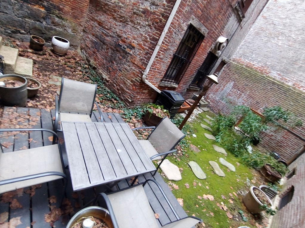 61 West Cedar St, Beacon Hill