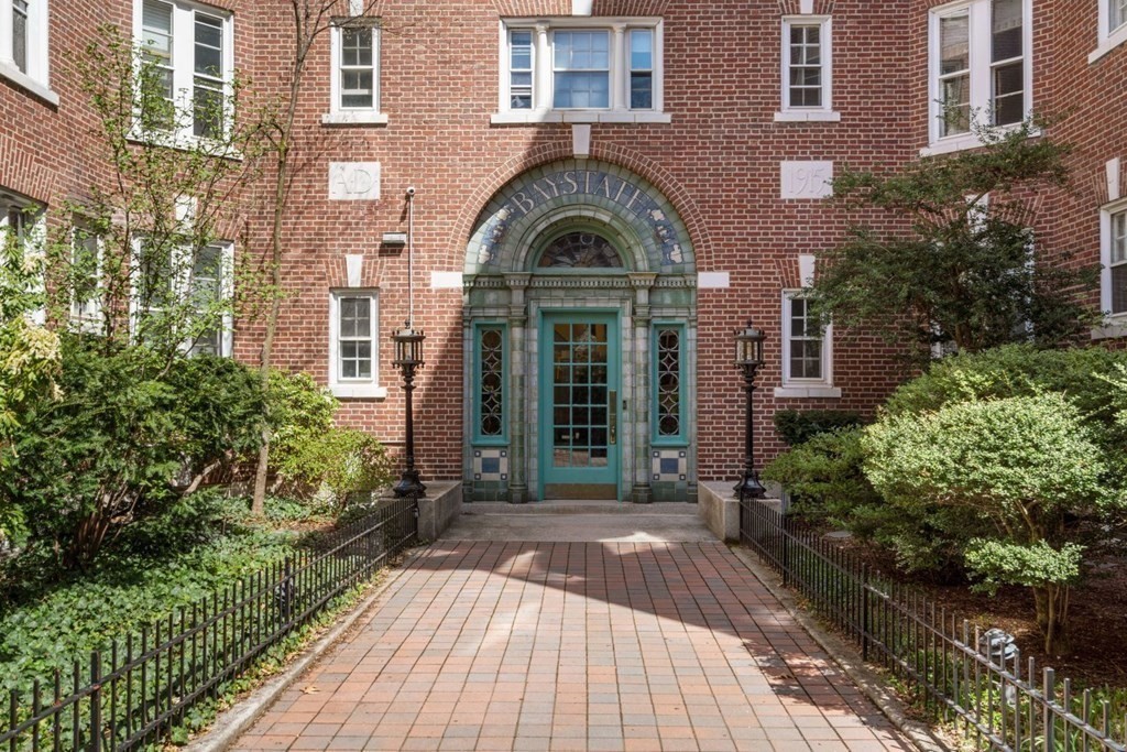 1572 Massachusetts Ave, Harvard Square