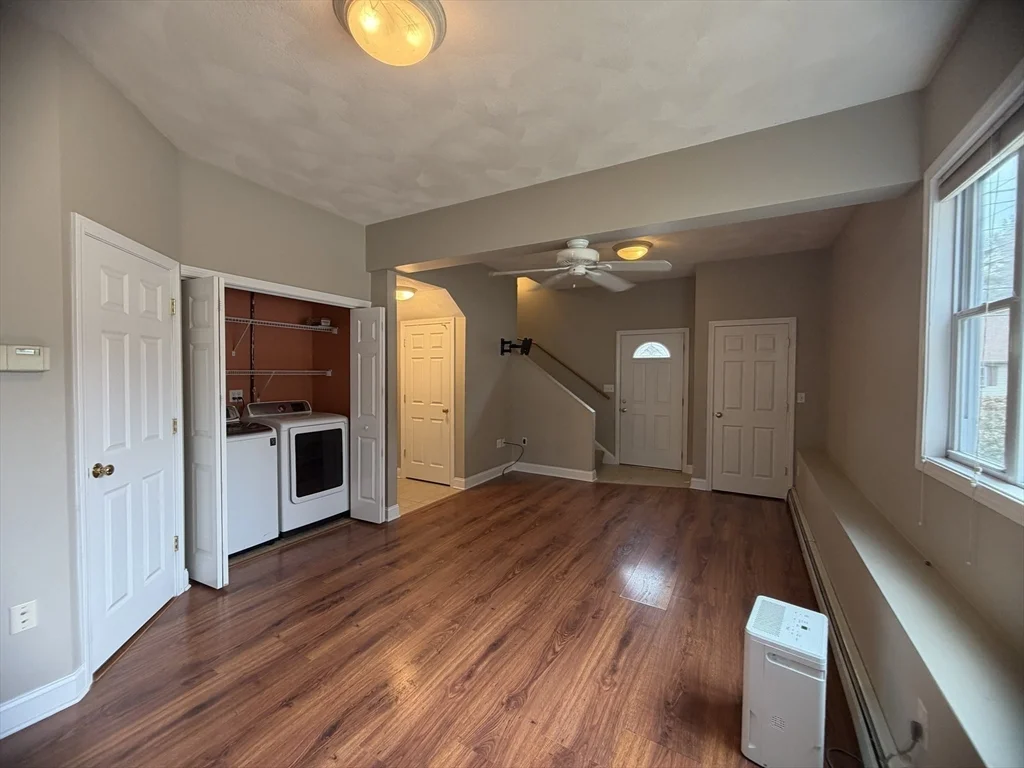 81 N Main St, North Bellingham