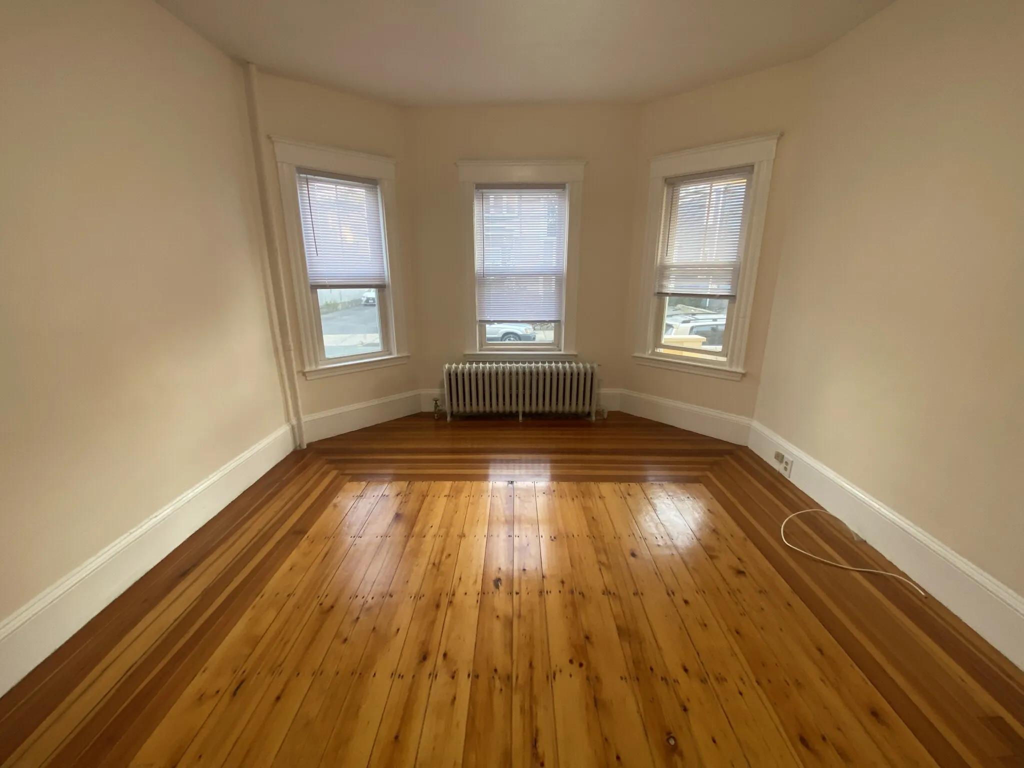 33 Everett Ave, East Somerville