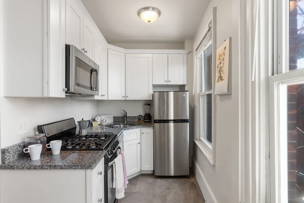 62 West Cedar St, Beacon Hill
