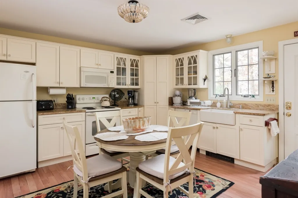 15 Parlowtown Rd, Marion