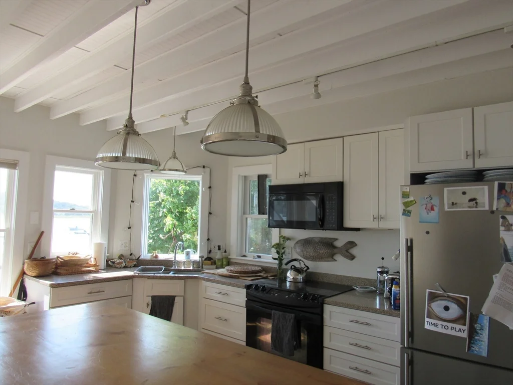 39 River Rd, Little Neck