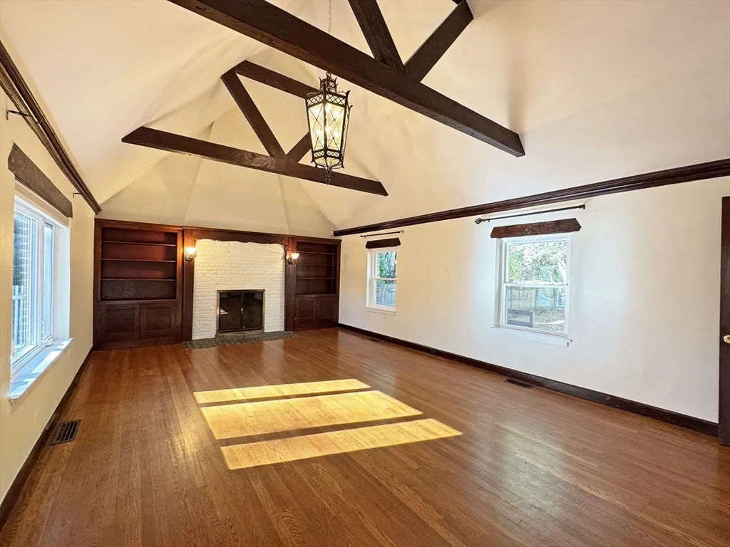 280 Quinobequin Rd, Waban