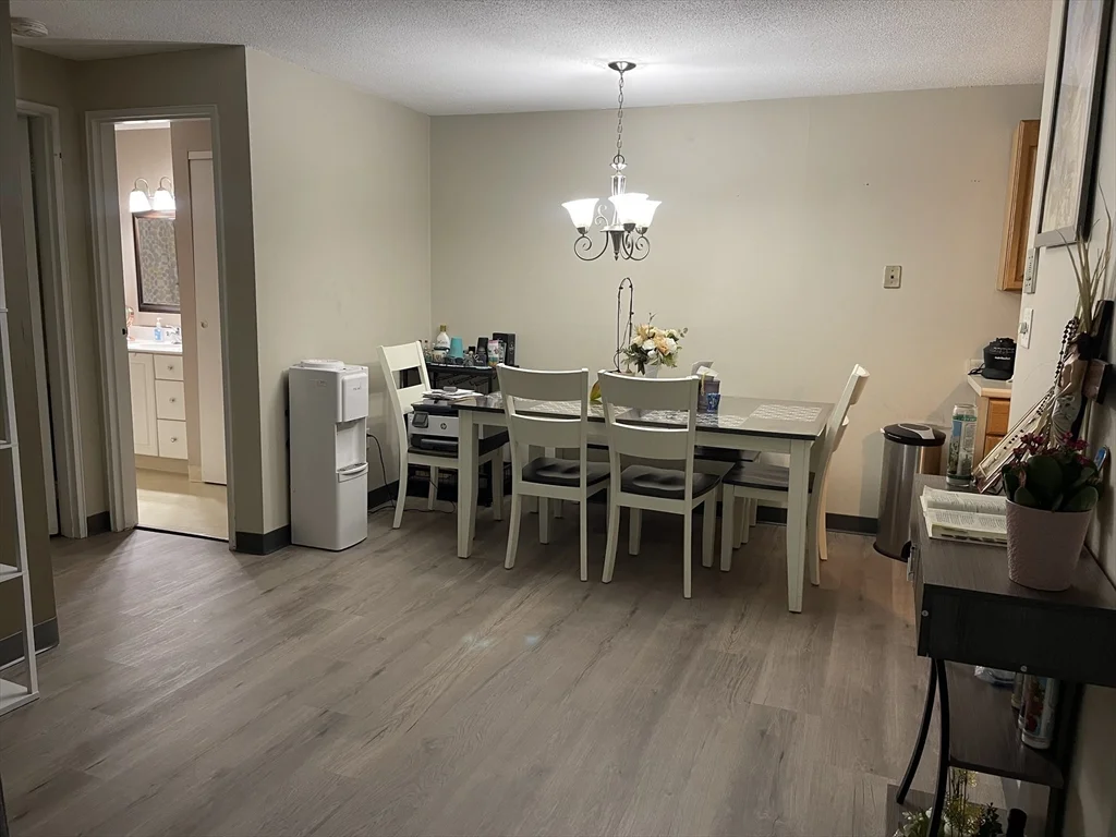 2 Village Hill Ln, West Natick