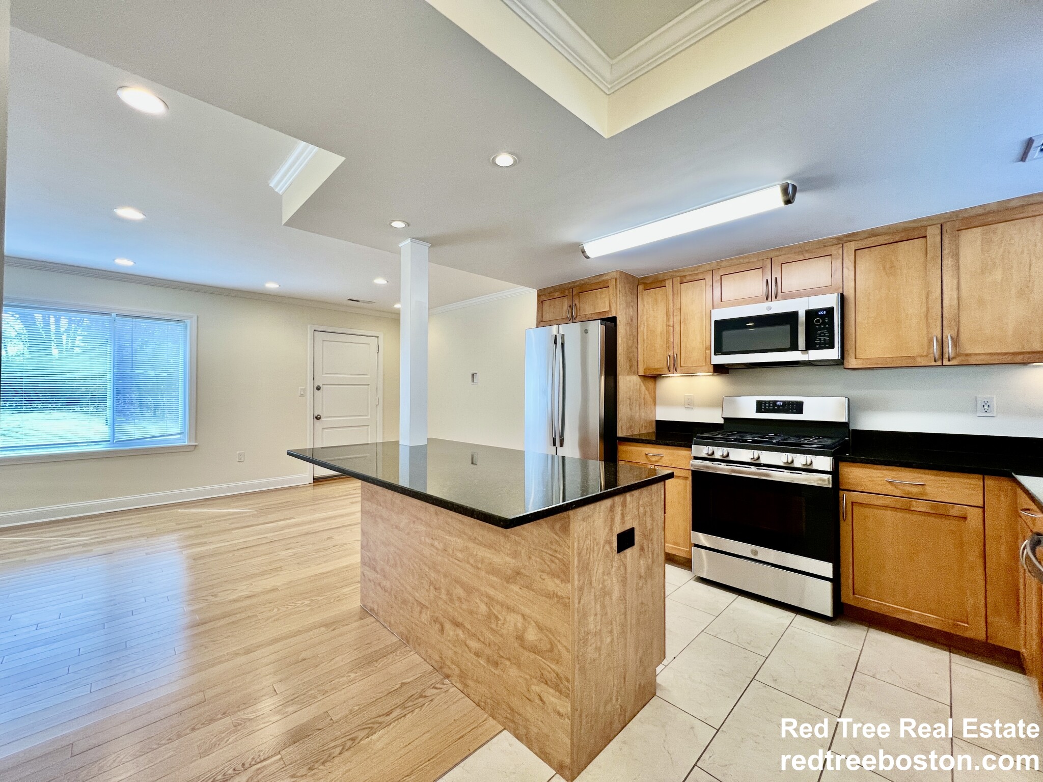 180 Thornton Rd, Chestnut Hill