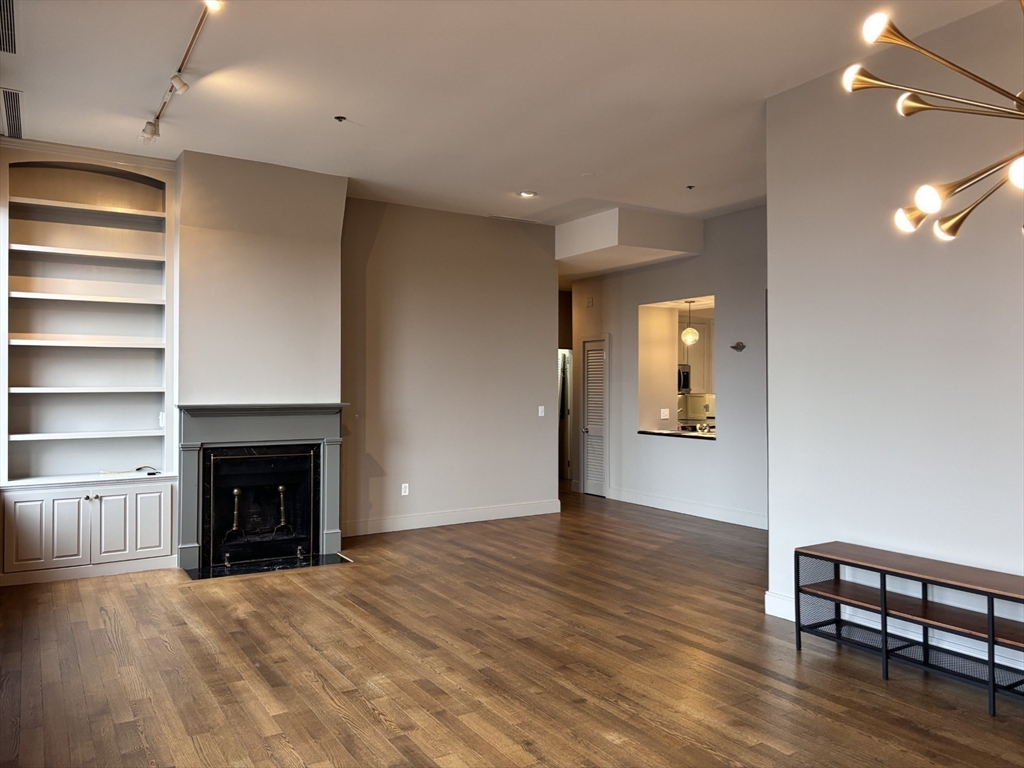 6 Edgerly Pl, Back Bay