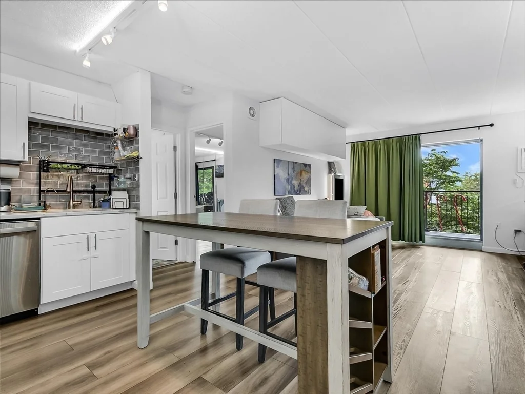 995 Massachusetts Ave, Arlington