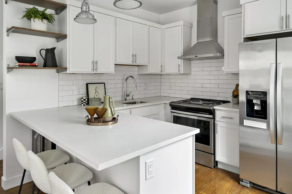 9 Cedar St, Roxbury