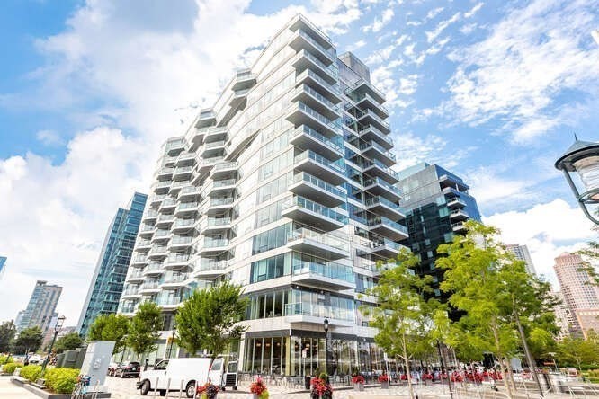 50 Liberty Dr, Seaport District