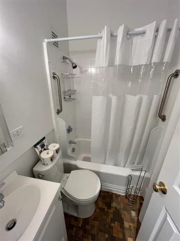 888 Massachusetts Ave, Riverside