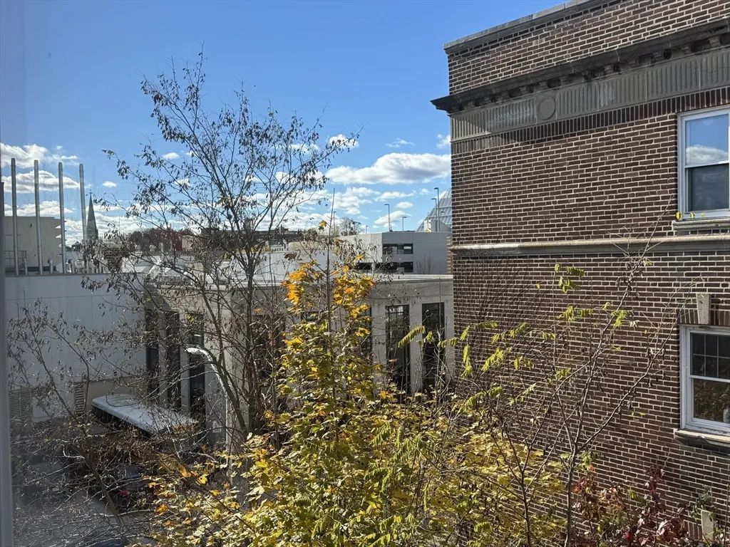 1691 Cambridge St, Mid-Cambridge