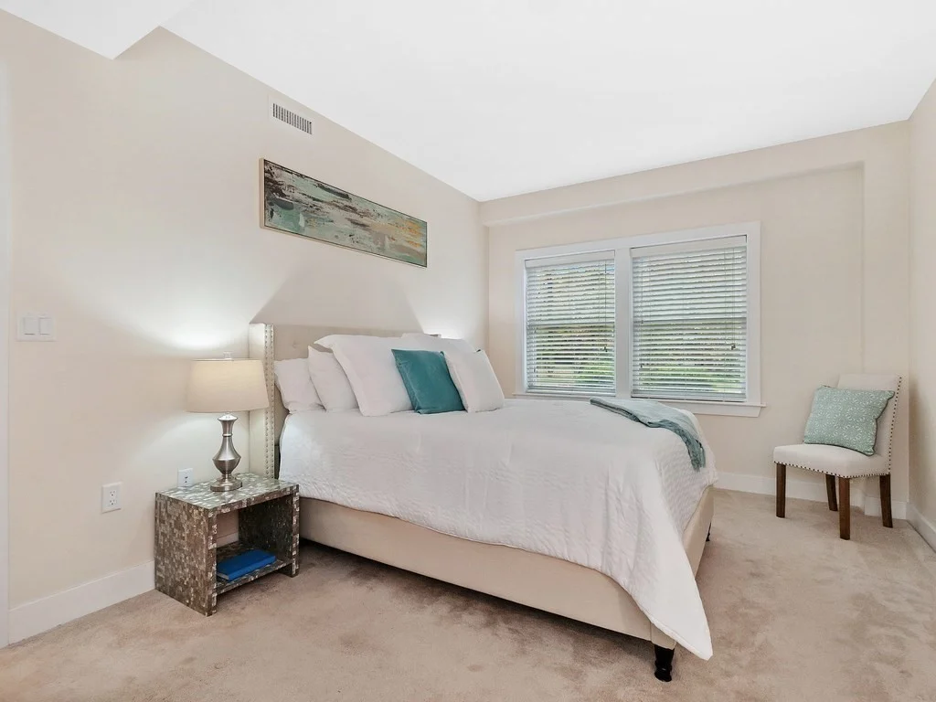321 Hammond Pond Pkwy, Chestnut Hill