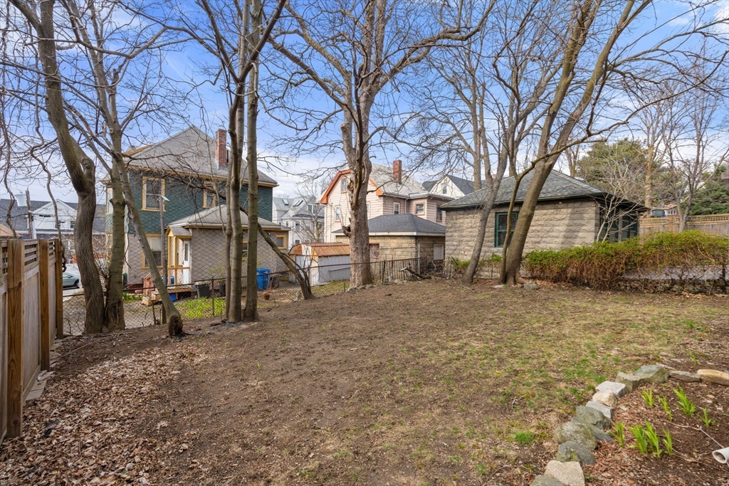 94 Bartlett St, Magoun Square