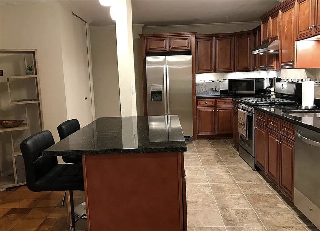 2 Hawthorne Pl, West End