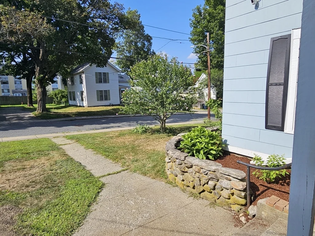 44 Chestnut St, Marlborough