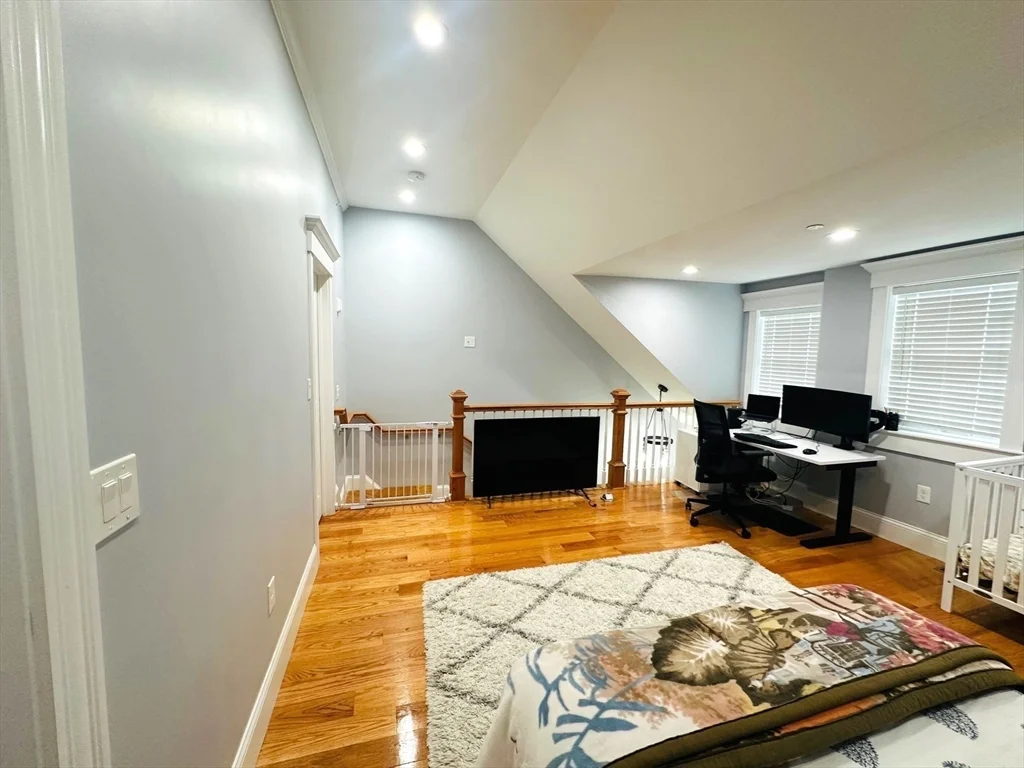 12 S Mason St, Salem