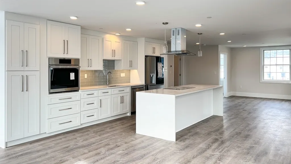 131 Cambridge St, Burlington