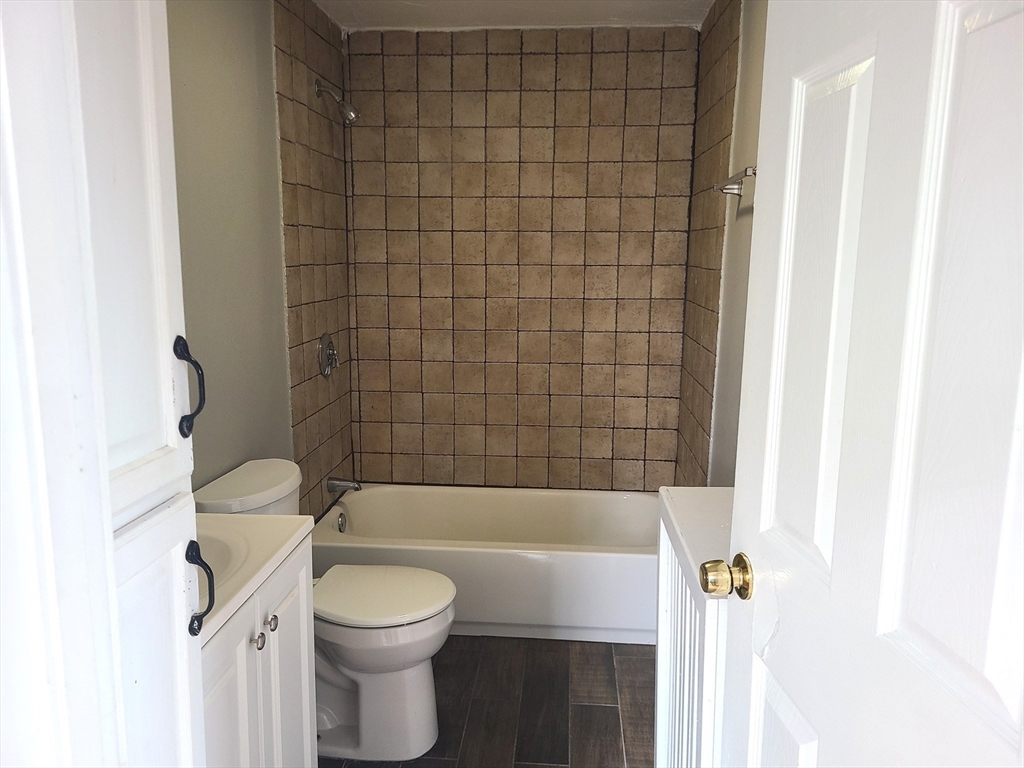 29 Franklin St, Whitman