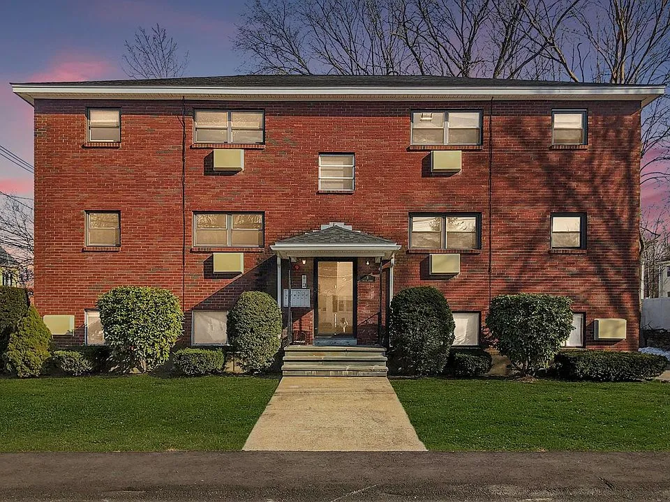 8 Friend St, South Side