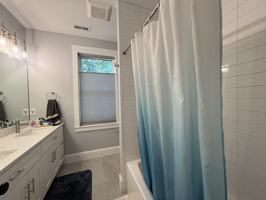 92 Dothan St, Arlington