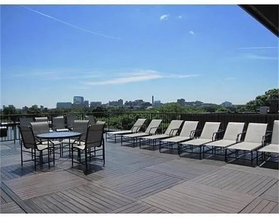 125 Pleasant St, North Brookline