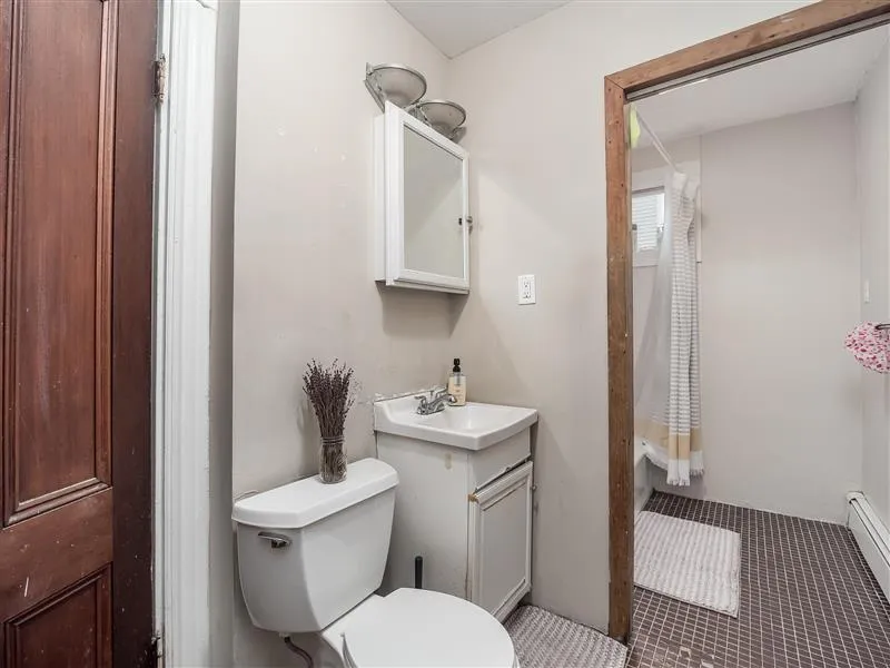 318 Beacon St, Ward Two