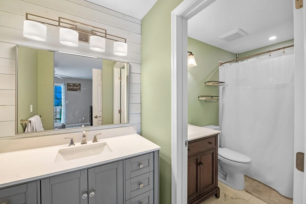 709 Gazebo Cir, Reading