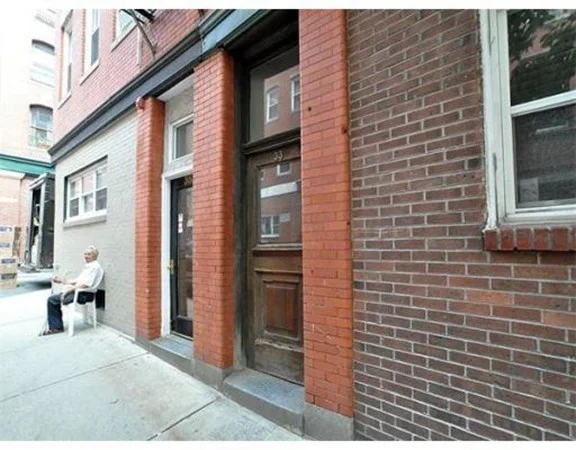 33 Charter St, North End