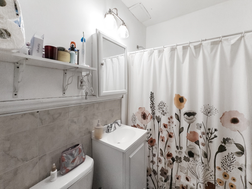 8 Parkton Rd, Jamaica Plain