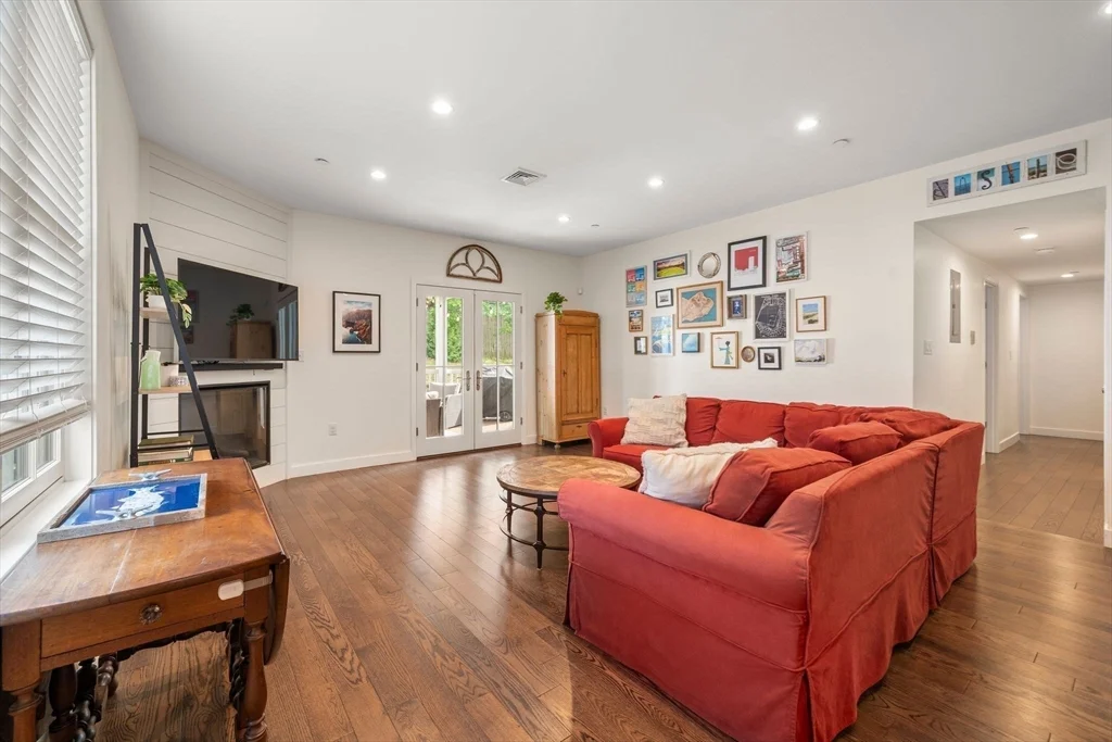 213 E Eagle St, East Boston