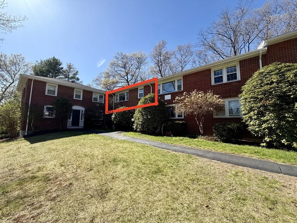 15 Park Ave, Foxboro