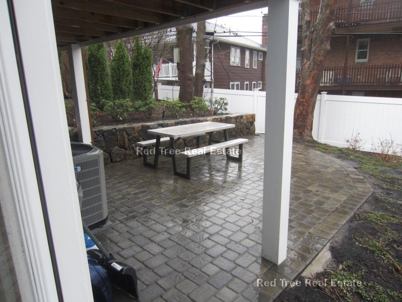 7 Acron Rd, Brookline Village