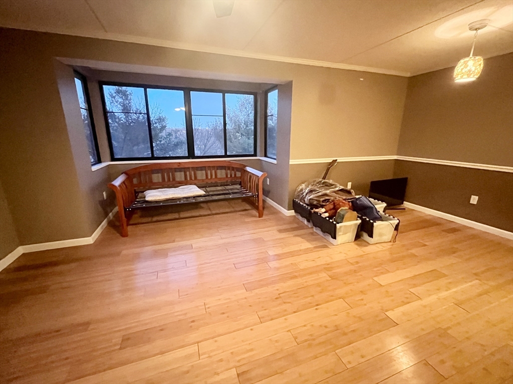 200 Ledgewood Dr, Stoneham