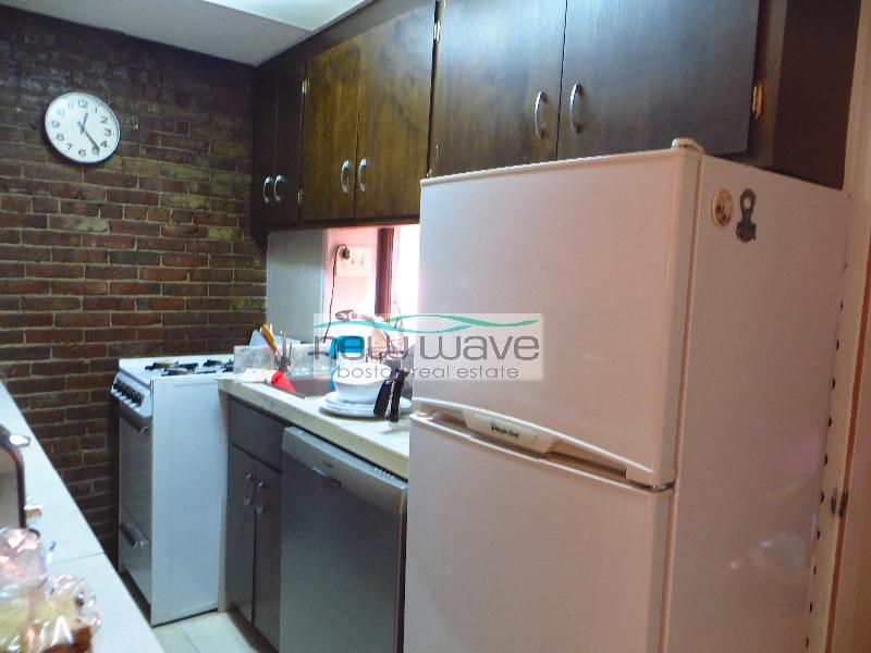 32 Irving St, Beacon Hill