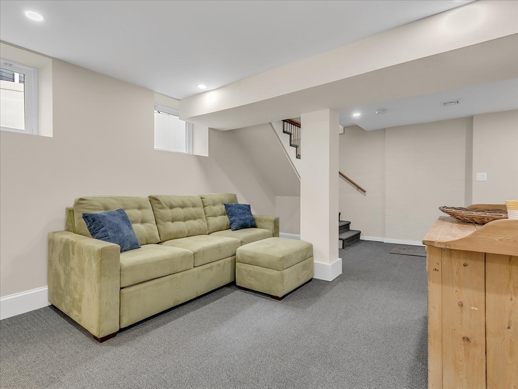 2031 Commonwealth Ave, Newton