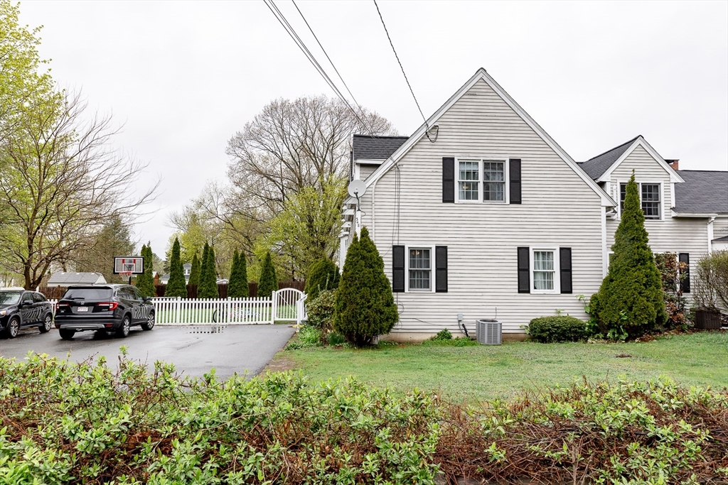 348 Osgood St, North Andover